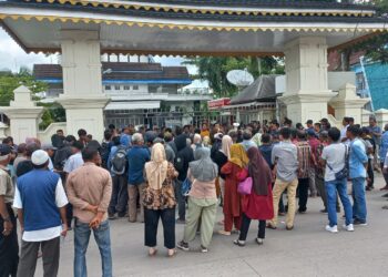 Ratusan Warga Geruduk Kantor Bupati, Tuntut Pemkab Tanjabbar Realisasikan Putusan PTUN Jambi