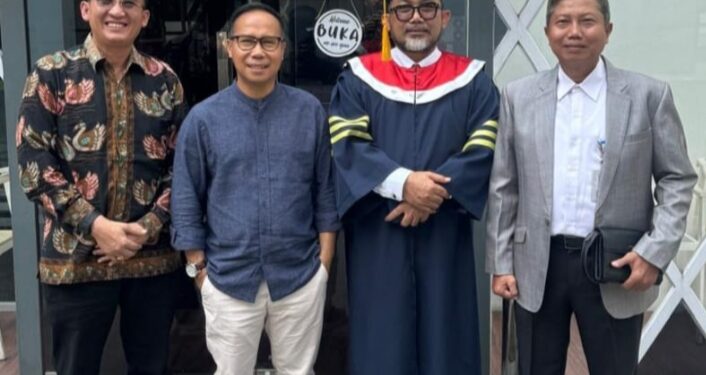 Sangat Memuaskan, Sekda Provinsi Jambi Berhasil Pertahankan Disertasinya Dihadapan Tim Oponen Ahli