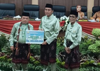 Tingkatkan SDM Berkualitas, Al Haris Gelontorkan 14,2 M untuk Beasiswa Dumisake