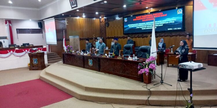 DPRD Tanjabbar Gelar Paripurna Dengarkan Pidato Bupati Terkait KUA APBD dan PPAS 2025
