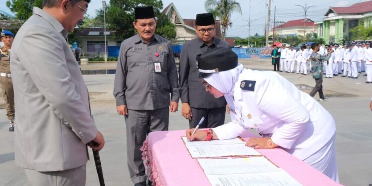 Bupati Tanjabbar Harap Kades dan BPD Pahami Tugas dan Kewajiban