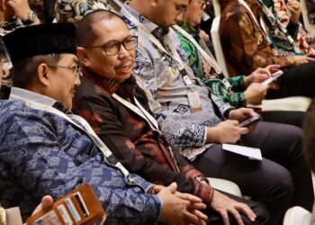 Ketua DPRD Bersama Bupati Tanjabbar Hadiri Penyerahan LHP LKPP 2023
