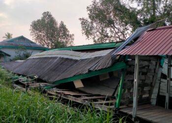 Tiga Ruang Belajar SMKN 1 Tanjab Barat Roboh Akibat Rapuh