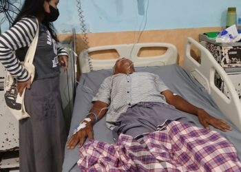 Kompak, Jurnalis Tanjab Barat Serahkan Bantuan Pada Wartawan Senior yang Alami Kecelakaan