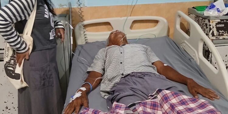 Kompak, Jurnalis Tanjab Barat Serahkan Bantuan Pada Wartawan Senior yang Alami Kecelakaan