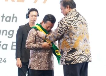 Gubernur Al Haris Terima Penghargaan Bintang Abhinaya Jagadhita dari Dekopin