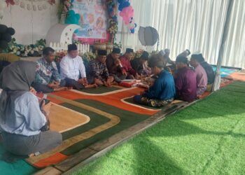 Warga Senyerang Antusias Sambut Hangan Kedatangan Hairan dan Istri