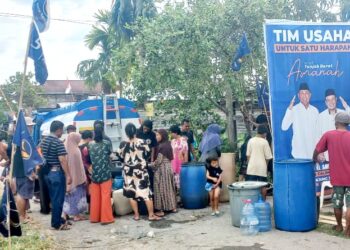 Timses Hairan-Amin Bagikan Air Bersih, Warga Tungkal Harapan  Ucapkan Terima Kasih
