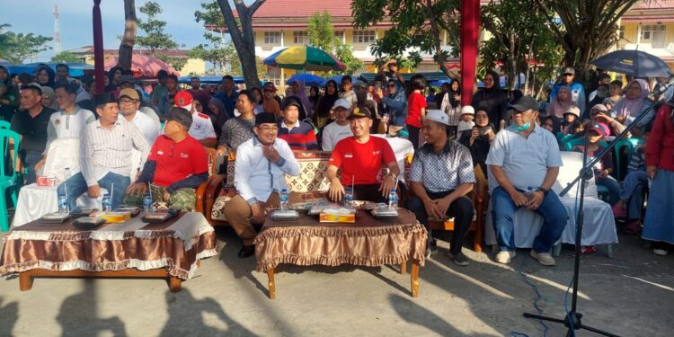 Bupati Lepas Lomba Panjat Pinang HUT RI Ke-79 dan Hari Jadi Tanjabbar Ke-59