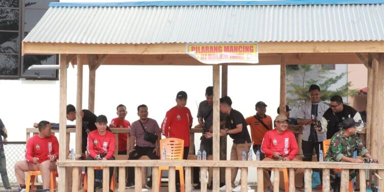 Bupati Ikuti Perlombaan Mancing Mania yang Digelar Kapolres Tanjab Barat