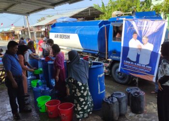 Peduli Masyarakat, Hairan-Amin Kembali Distribusikan Air Bersih di Kota Kualatungkal 