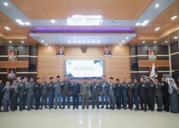 Bupati Tanjabbar Lantik dan Ambil Sumpah Jabatan Pejabat Sekretaris Daerah 