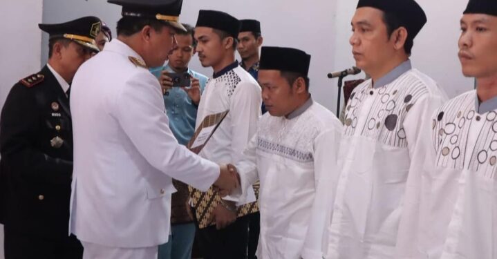 Lima Bebas, Pj Bupati Serahkan Remisi ke 255 Napi di Hari Kemerdekaan ke-79 RI