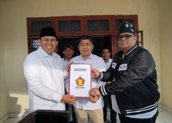 DPD Gerindra Provinsi Jambi Bagikan SK B1KWK ke H Abdul Rahman-H Andi Muhammad Guntur