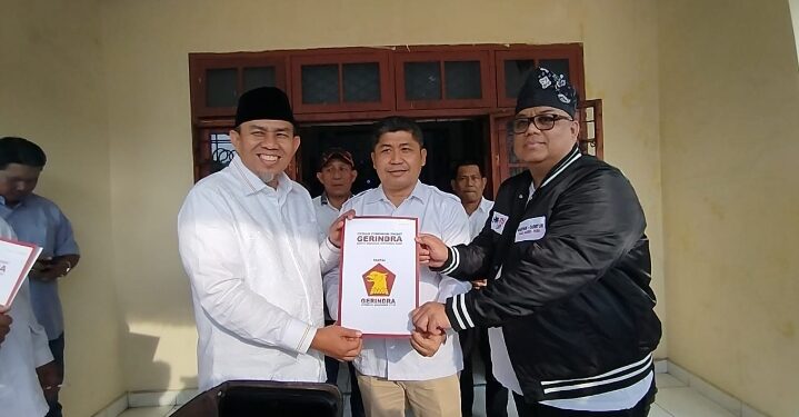 DPD Gerindra Provinsi Jambi Bagikan SK B1KWK ke H Abdul Rahman-H Andi Muhammad Guntur
