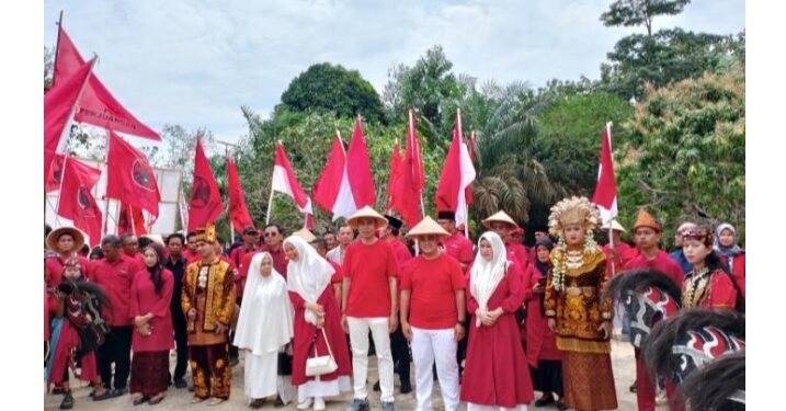 Ribuan Warga Muaro Jambi Antar Zuwanda Daftar ke KPU: Harapan Baru untuk Perubahan