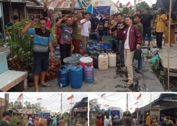 Tim Milenial Bagikan Air Bersih, Warga Bina Karya Nyatakan Siap Menangkan Paslon Hairan-Amin