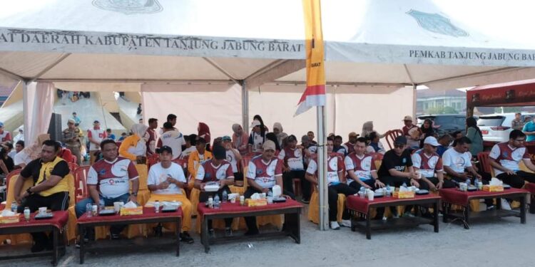 Anggota DPRD Tanjabbar Dedi Hadi Ikuti Senam dan Gerak Jalan Santai Peringatan Haornas dan Kormi