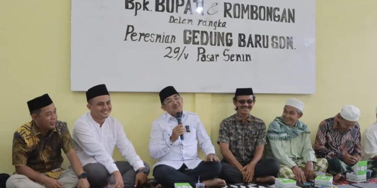 Dua Anggota DPRD Tanjabbar Dampingi Bupati Resmikan Gedung SDN 29 Pasar Senen Makmur Jaya 