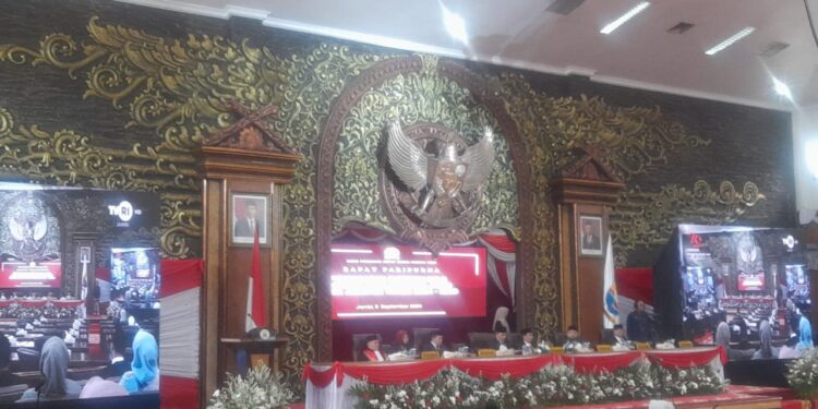 Edi Purwanto Pimpin Paripurna Pelantikan 55 Dewan Periode 2024-2029