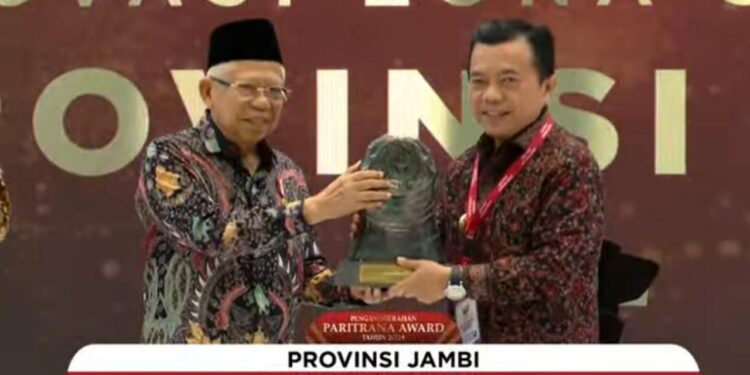 Al Haris Terima Penghargaan Paritrana Award 2024 dari Wapres Ma’aruf Amin