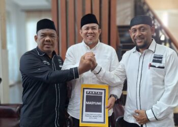 Kunjungi Rumah H Abdul Rahman, Partai Masyumi Dukung Rahman – Guntur, Langsung Serahkan Surat Dukungan