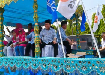 Naiki Mobil Hias Pelaminan Khas Jambi: Haris-Sani Ikuti Deklarasi Pilkada Damai
