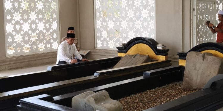 Al Haris Awali Kampanye dengan Ziarah Ke Makam Raja Jambi Rangkayo Hitam