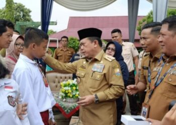 Dumisake Pendidikan: Ribuan Siswa Tak Mampu di Sekolah Swasta Terima Bantuan SPP dari Gubernur Al Haris
