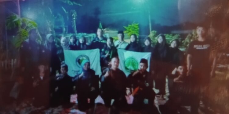 Hadiri Harlah serta Peresmian Lapangan PS Sapu Jagat, Bhabinkamtibmas dan Babinsa Ajak Pemuda Berolahraga Lewat Pencak Silat
