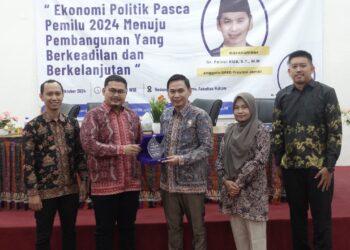 Faizal Riza Jelaskan Peran dan Fungsi Lembaga Legislatif kepada Mahasiswa Fisipol Unja