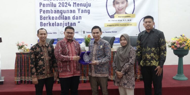 Faizal Riza Jelaskan Peran dan Fungsi Lembaga Legislatif kepada Mahasiswa Fisipol Unja