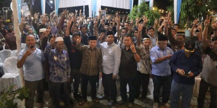 Silaturahmi di Singkut: Al Haris Didoakan Kyai Haji Kamil Lanjut Dua Periode