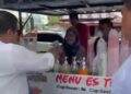 Viral Video Cagub RH Bagi bagi Duit Langsung ke Warga saat Kampanye