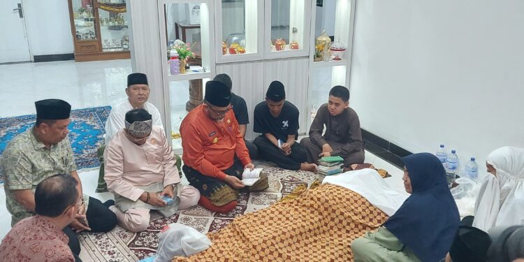 Wakil Ketua DPRD Ivan Wirata Bersama Pjs Gubernur Jambi Sambangi Rumah Duka, Korban Reruntuhan Tembok SMKN1