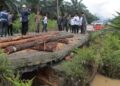 Pjs Bupati Tanjabbar Tinjau Jalan Rusak di Dua Desa Tebing Tinggi 