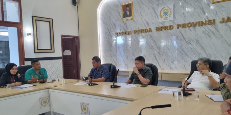Ketua DPRD Provinsi Jambi Haviz Fatah Terima Audiensi Nakes RSUD Raden Mattaher