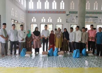 Pjs. Bupati Tanjabbar Kunker dan Safari Jumat di Desa Teluk Kulbi Sholat Jumat Berjamaah 