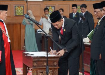 Unsur Pimpinan DPRD Provinsi Jambi Dilantik, Hafiz: Laksanakan Tugas dan DPRD Siap Bersinergi Bersama Pemerintah Provinsi Jambi