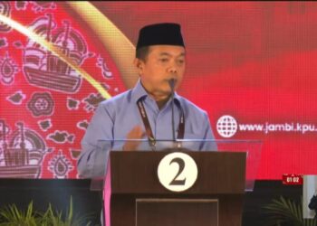 Al Haris Sampaikan 12 Program OKE GAS Haris-Sani di Debat Perdana Pilgub Jambi 202