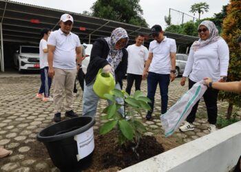 Bawaslu Jambi Tanam Pohon ‘Integritas’
