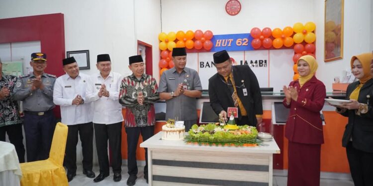 Ketua DPRD Tanjab Barat Hamdani, SE Hadiri HUT Bank Jambi ke-62