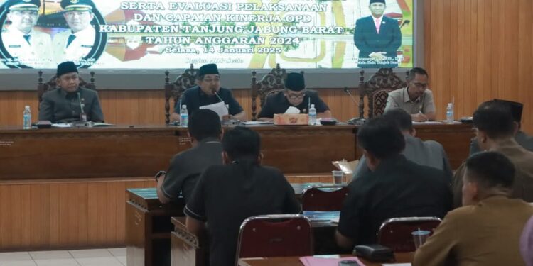 Bupati Tanjab Barat Tegaskan Pentingnya Administrasi dan Responsivitas OPD