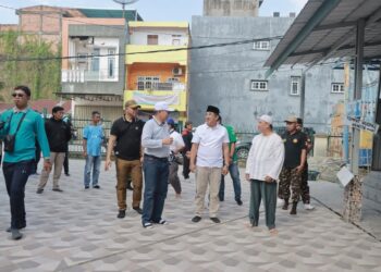 Bersihkan Masjid Jelang Ramadhan, Bupati Anwar Sadat Turun Langsung ke Lapangan