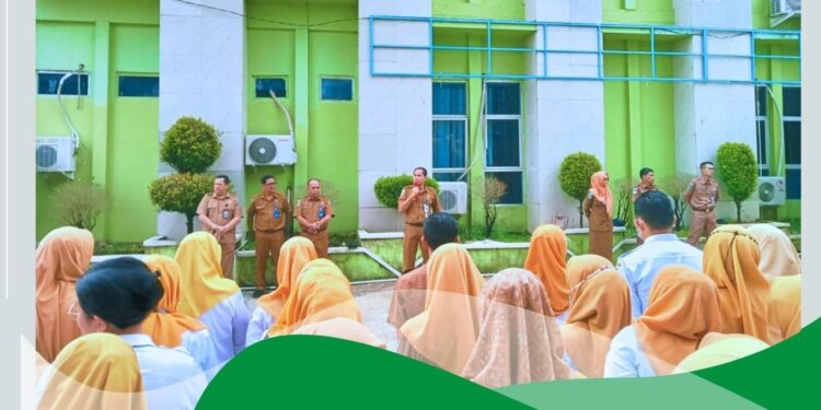 Gelar Apel Pagi, Direktur RSUD Bangko Ajak Seluruh Tim Terus Tingkatkan Pelayanan Prima