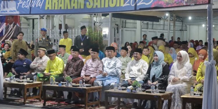 Festival Arakan Sahur 2025 Dibuka, Bupati Anwar Sadat: Momentum Tingkatkan Ekonomi Kreatif
