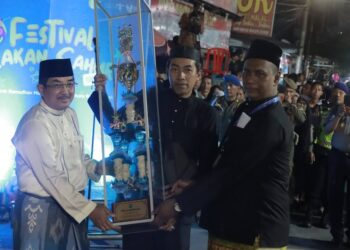 Festival Arakan Sahur 2025 Dibuka, Bupati Anwar Sadat: Momentum Tingkatkan Ekonomi Kreatif