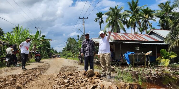 Jalan Parit Pudin Rusak Jadi Sorotan, Bupati Anwar Sadat Turun Langsung Pastikan Perbaikan
