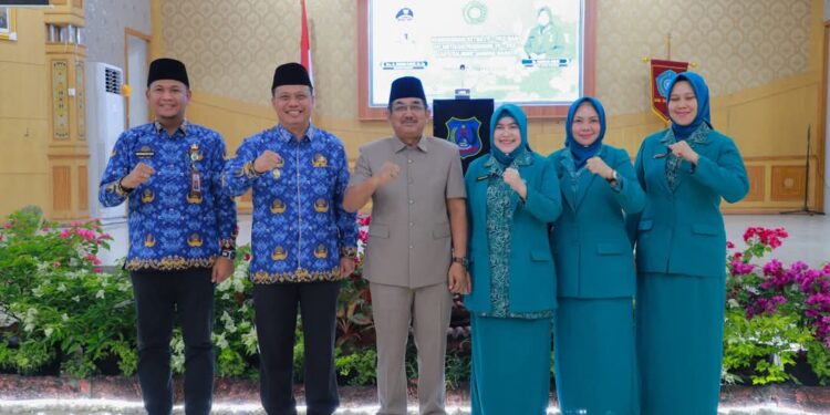 Bupati Tanjab Barat Kukuhkan Pengurus TP-PKK 2025-2030, Dorong Sinergi untuk Kemajuan Daerah