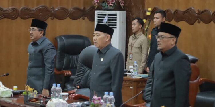 Paripurna DPRD Tanjab Barat: Bupati Apresiasi Masukan Fraksi dan Fokus pada Perbaikan Layanan Publik